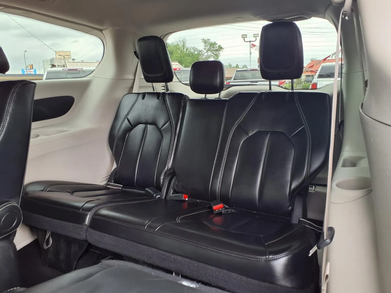 Chrysler Pacifica photo 15