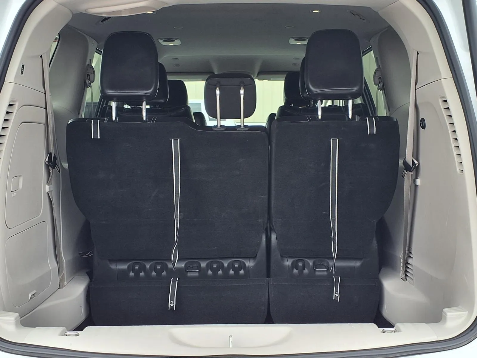 Chrysler Pacifica photo 16