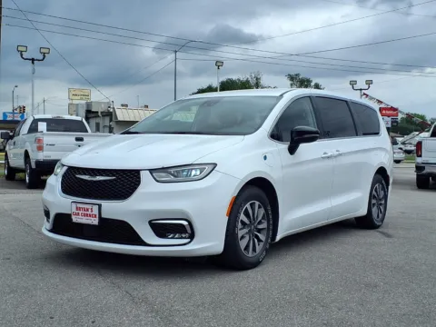 White 2024 CHRYSLER PACIFICA HYBRID SELECT for sale in Chickasha, OK