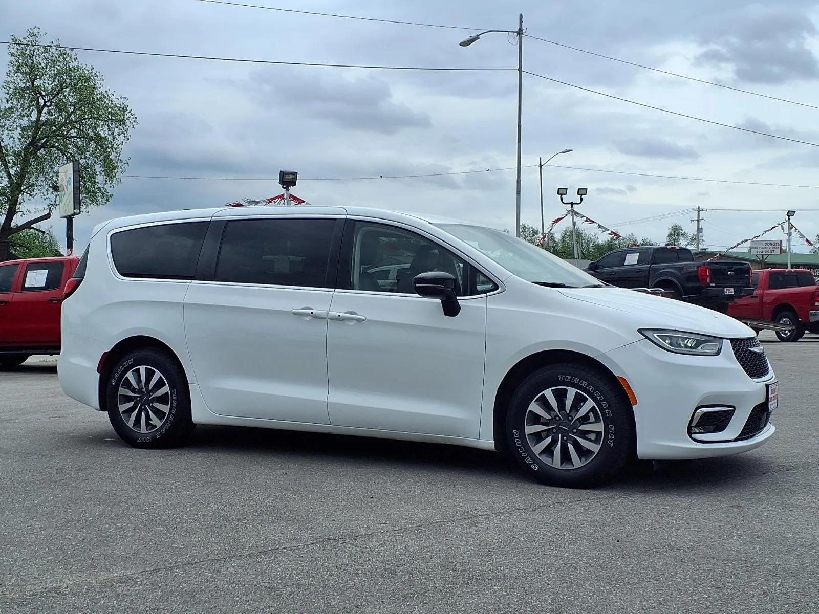 Chrysler Pacifica photo 23