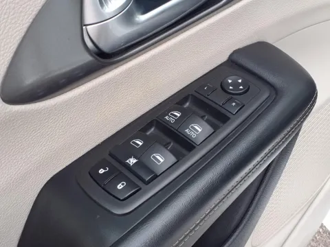 More photos of 2024 CHRYSLER PACIFICA HYBRID SELECT at Bryan's Car Corner Chickasha, OK