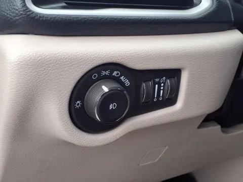 More photos of 2024 CHRYSLER PACIFICA HYBRID SELECT at Bryan's Car Corner Chickasha, OK