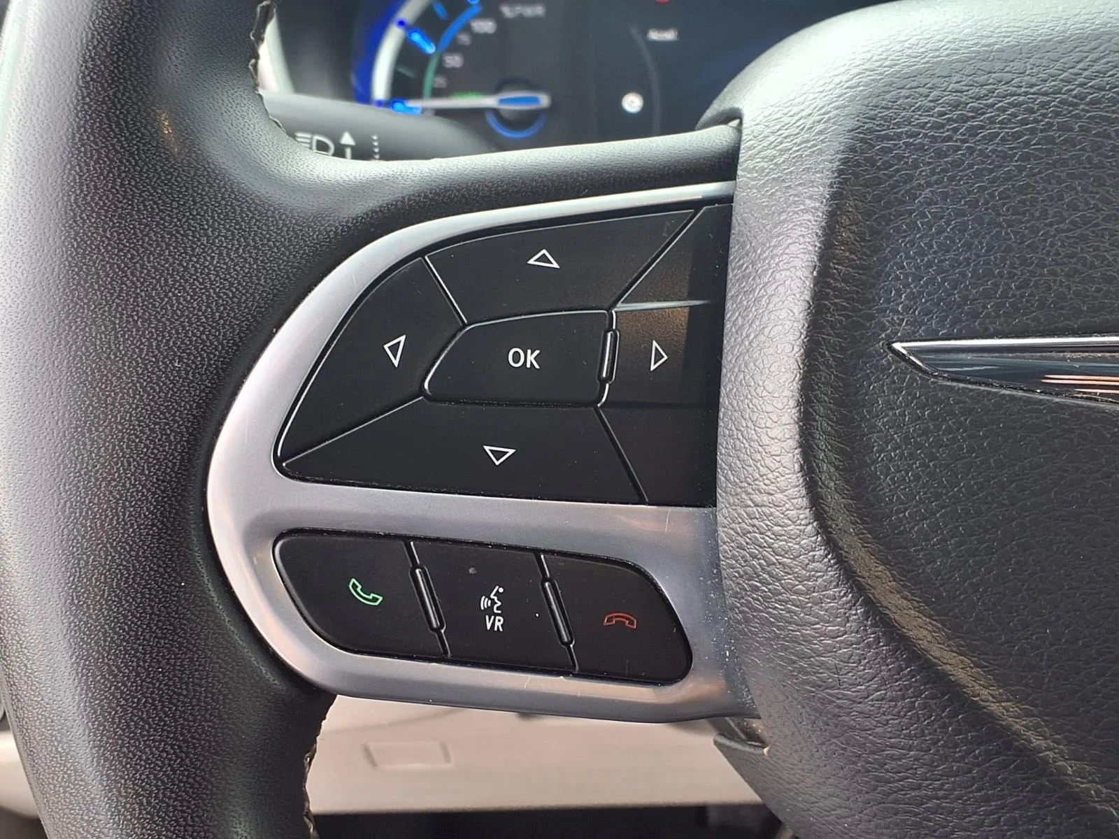 Chrysler Pacifica photo 6