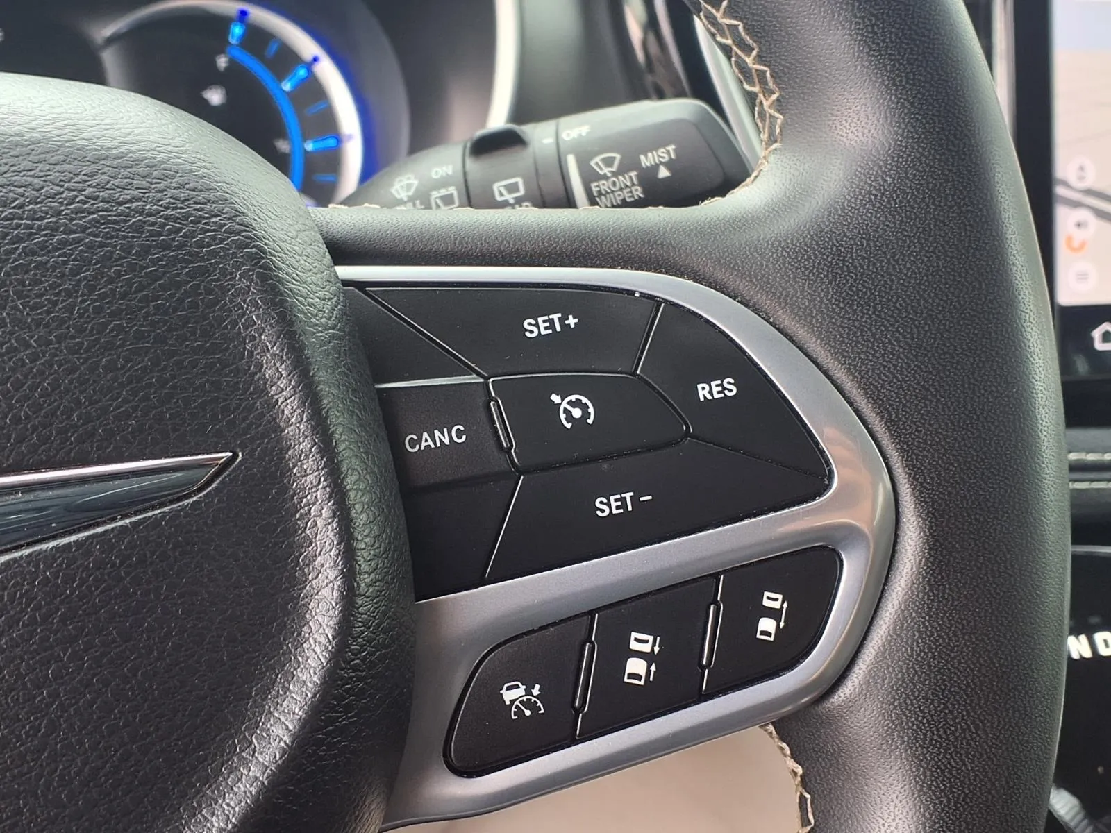 Chrysler Pacifica photo 7