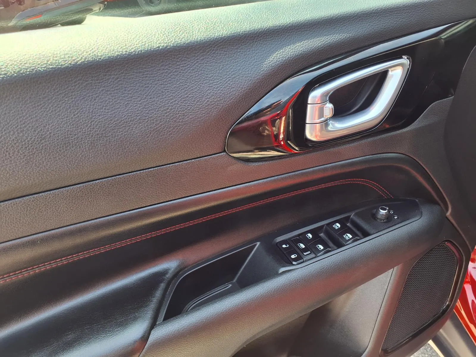 2025 Jeep Compass Trailhawk - Photo 11