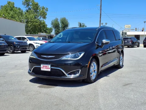 Black 2020 CHRYSLER PACIFICA LIMITED for sale in Chickasha, OK