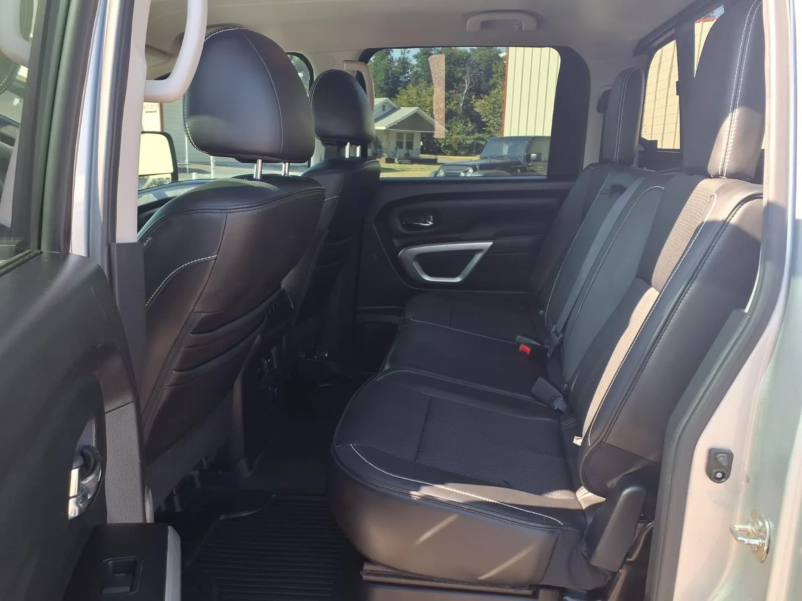 Nissan Titan photo 11