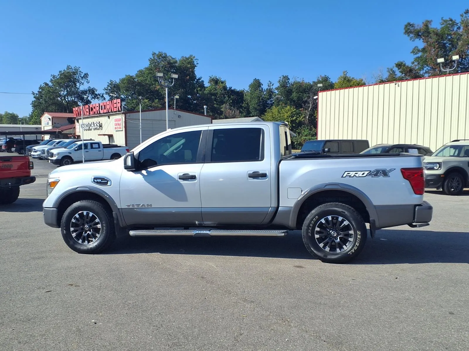 Nissan Titan photo 16