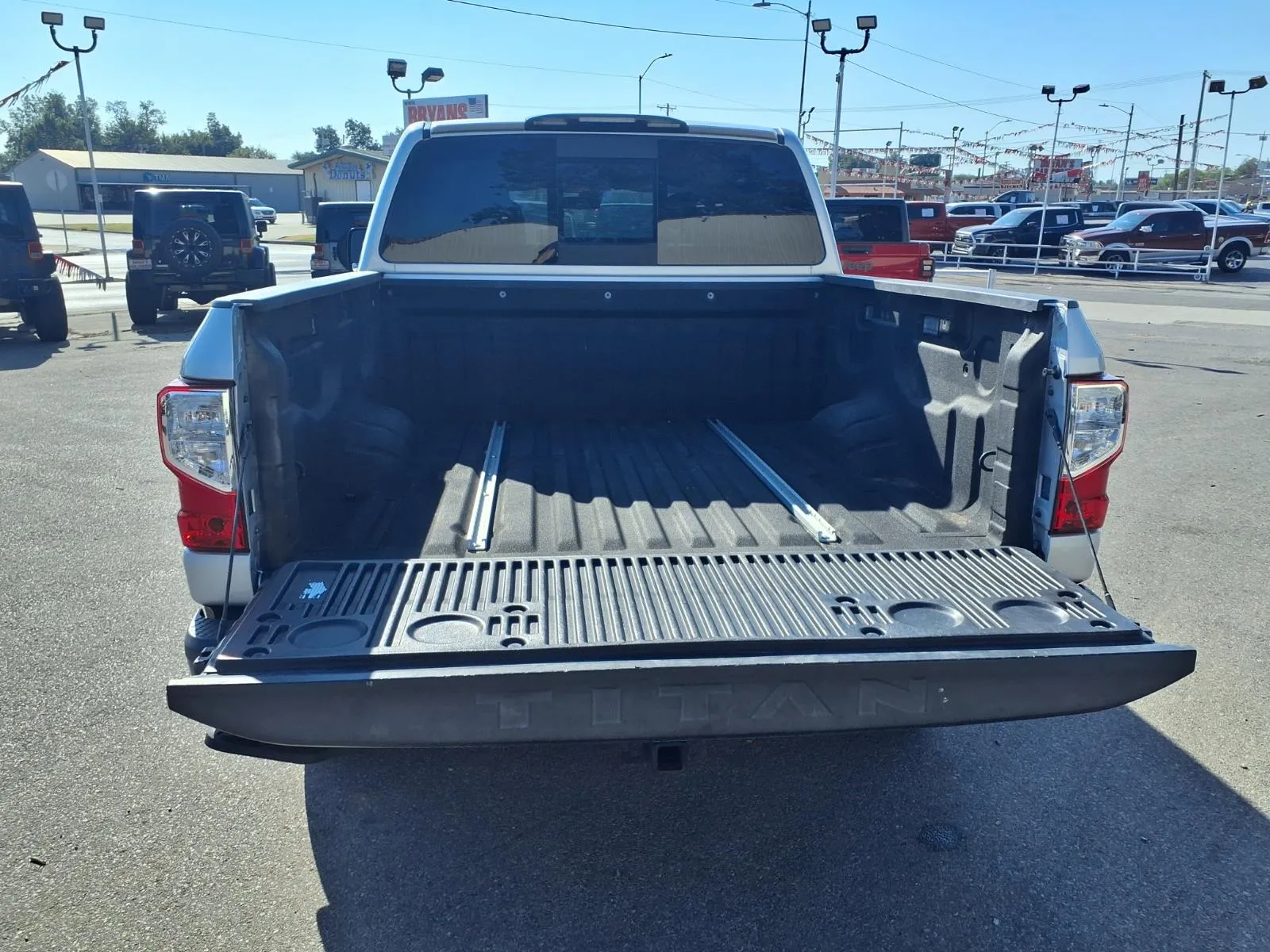 Nissan Titan photo 18