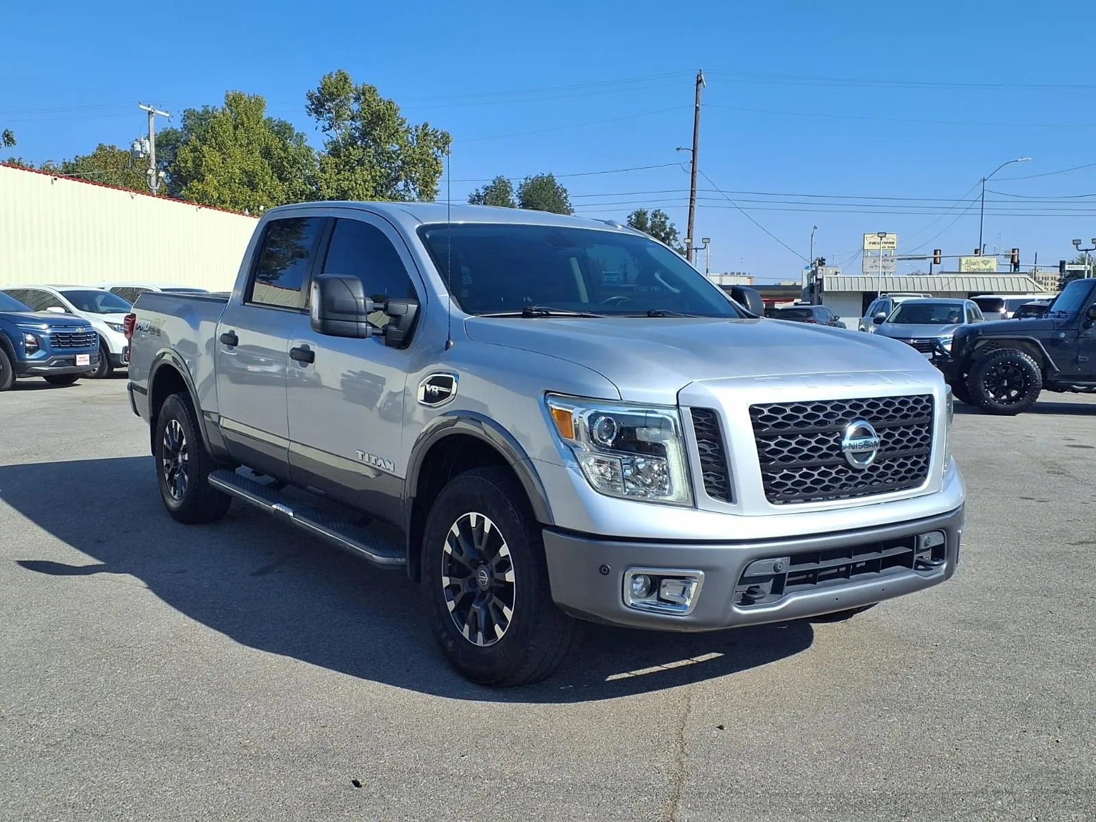 Nissan Titan photo 21