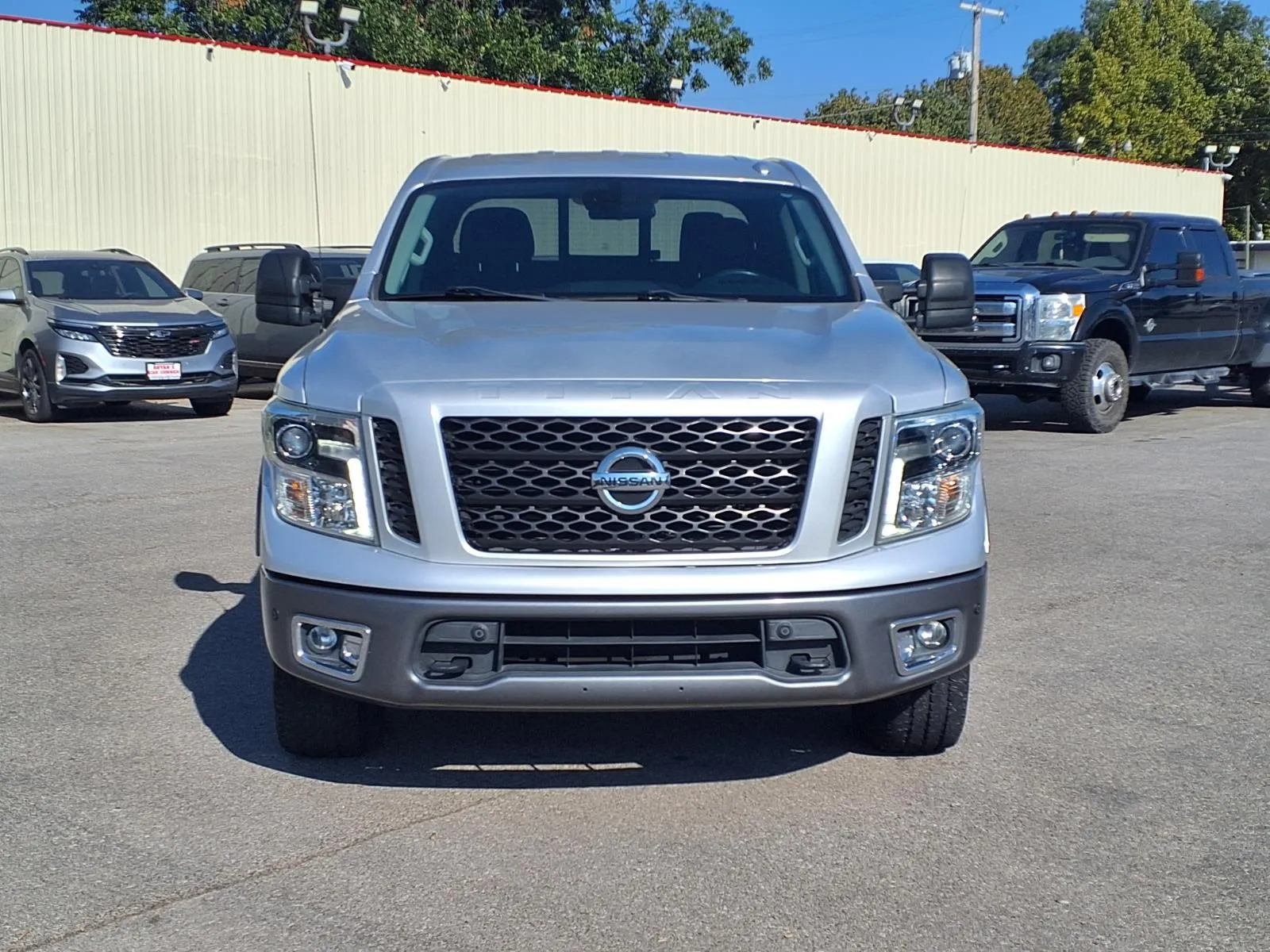 Nissan Titan photo 22