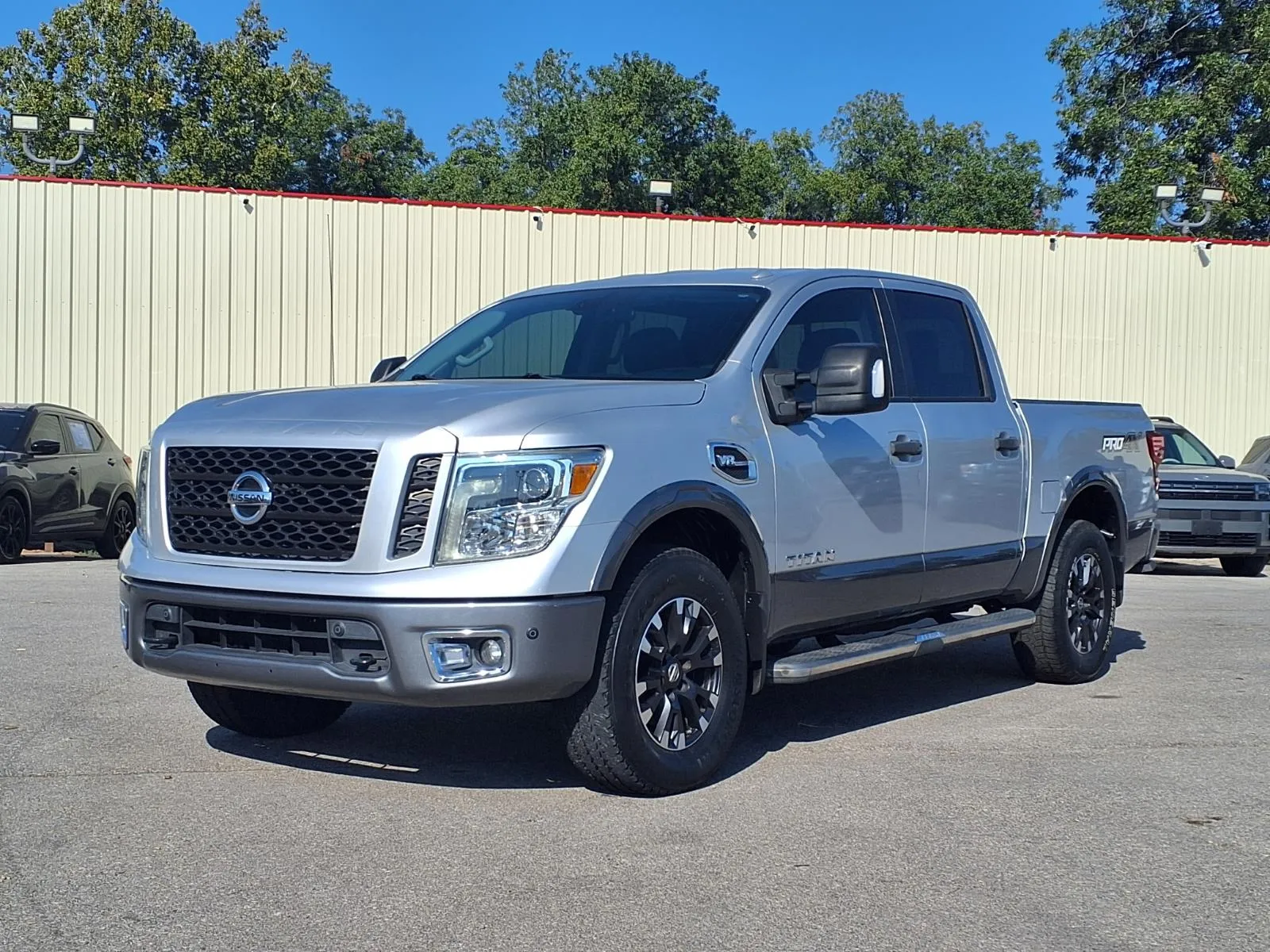Nissan Titan photo 23