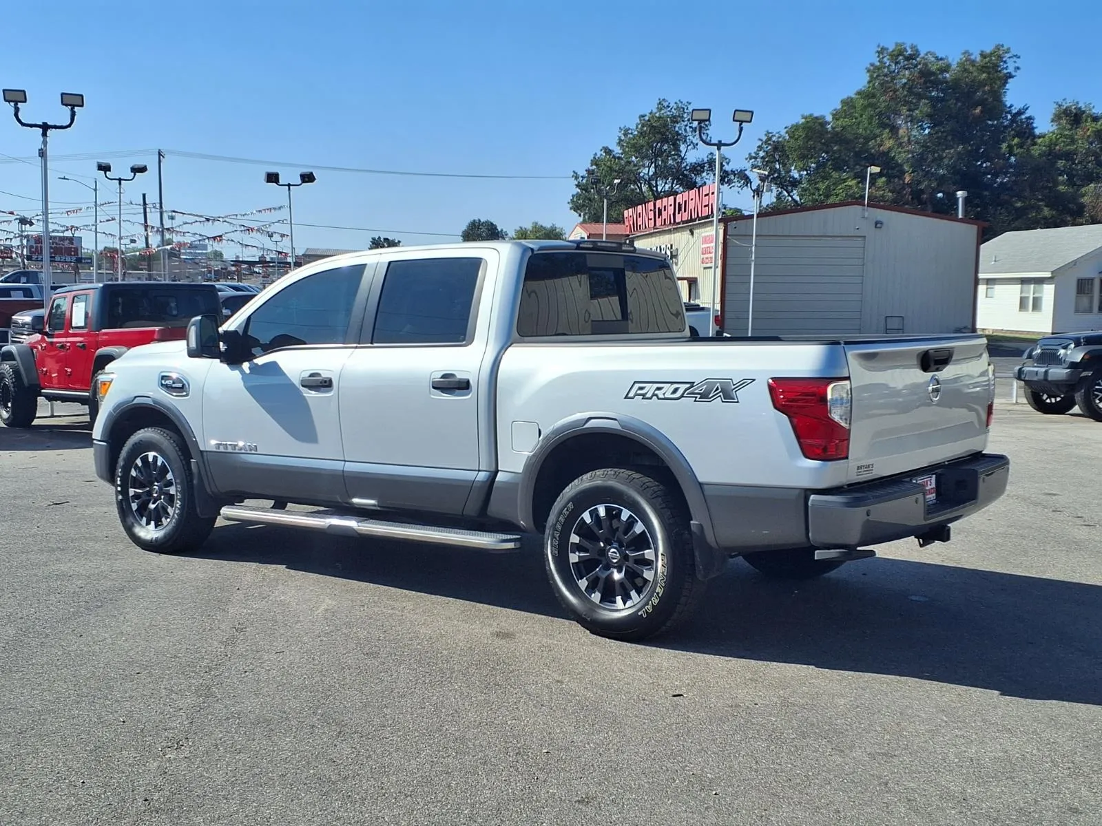 Nissan Titan photo 25