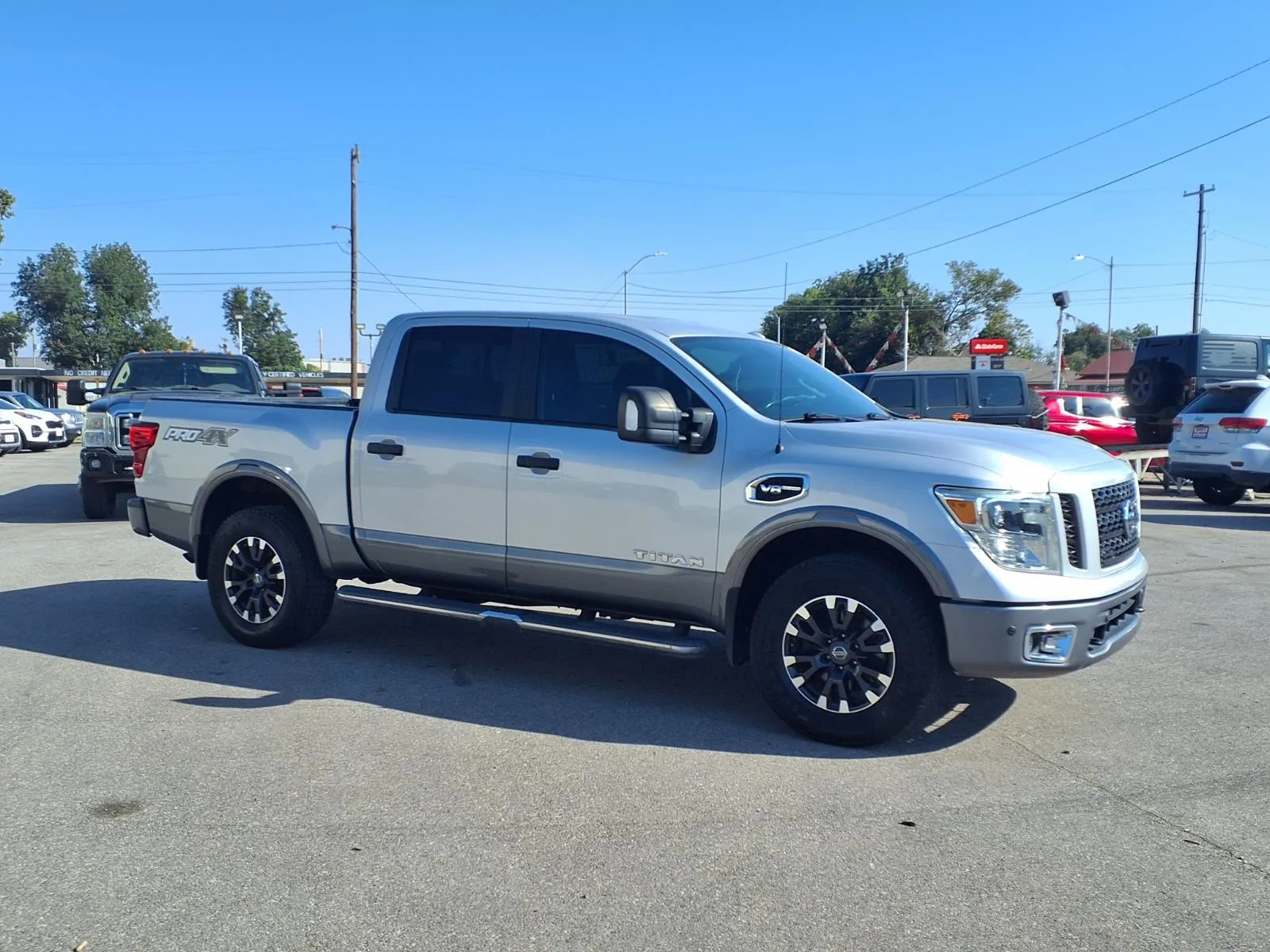 Nissan Titan photo 2