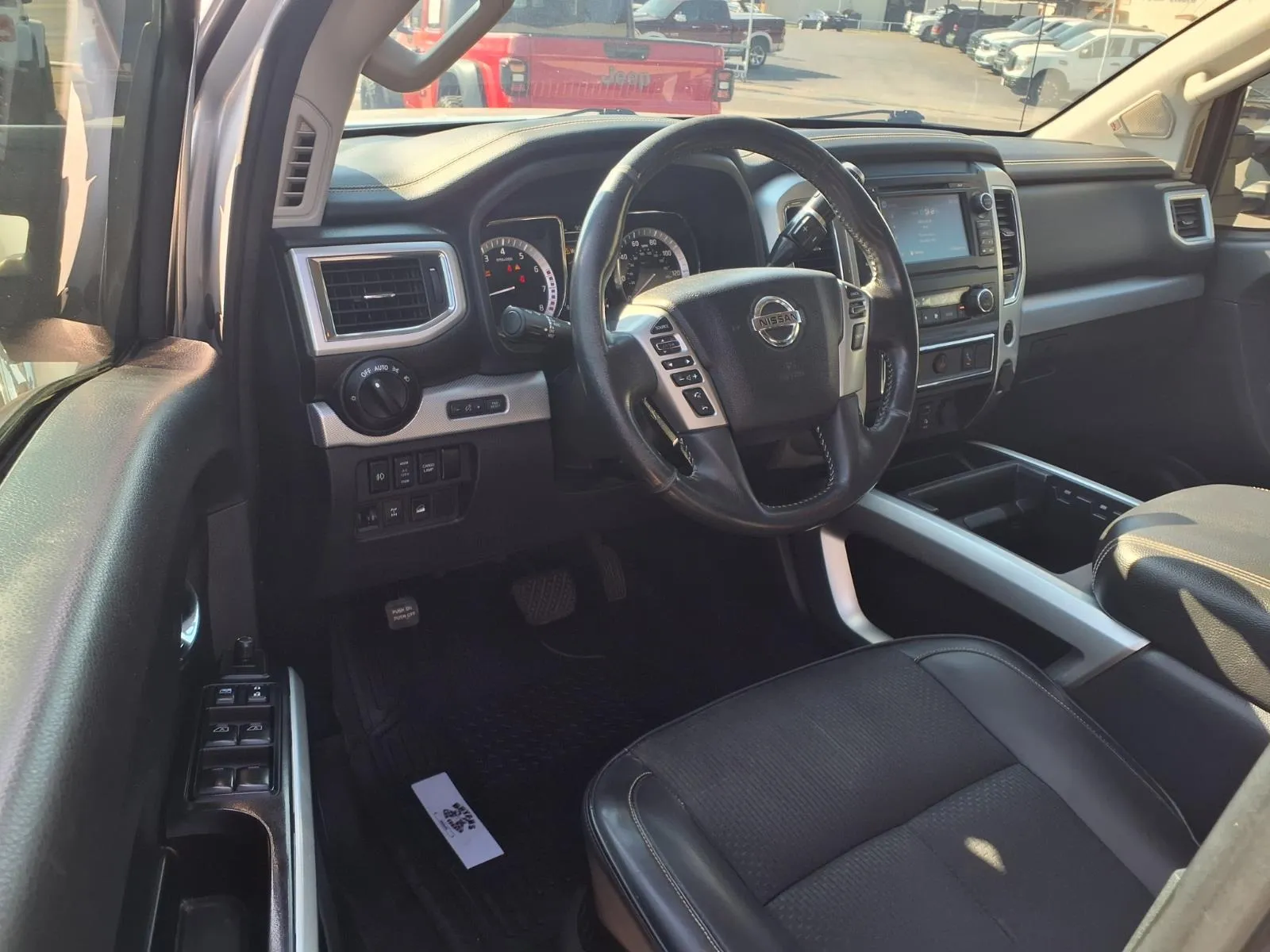 Nissan Titan photo 5