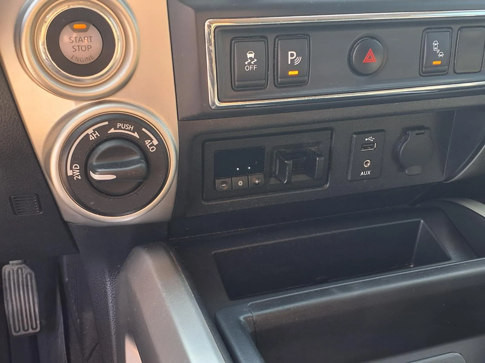 Nissan Titan photo 8