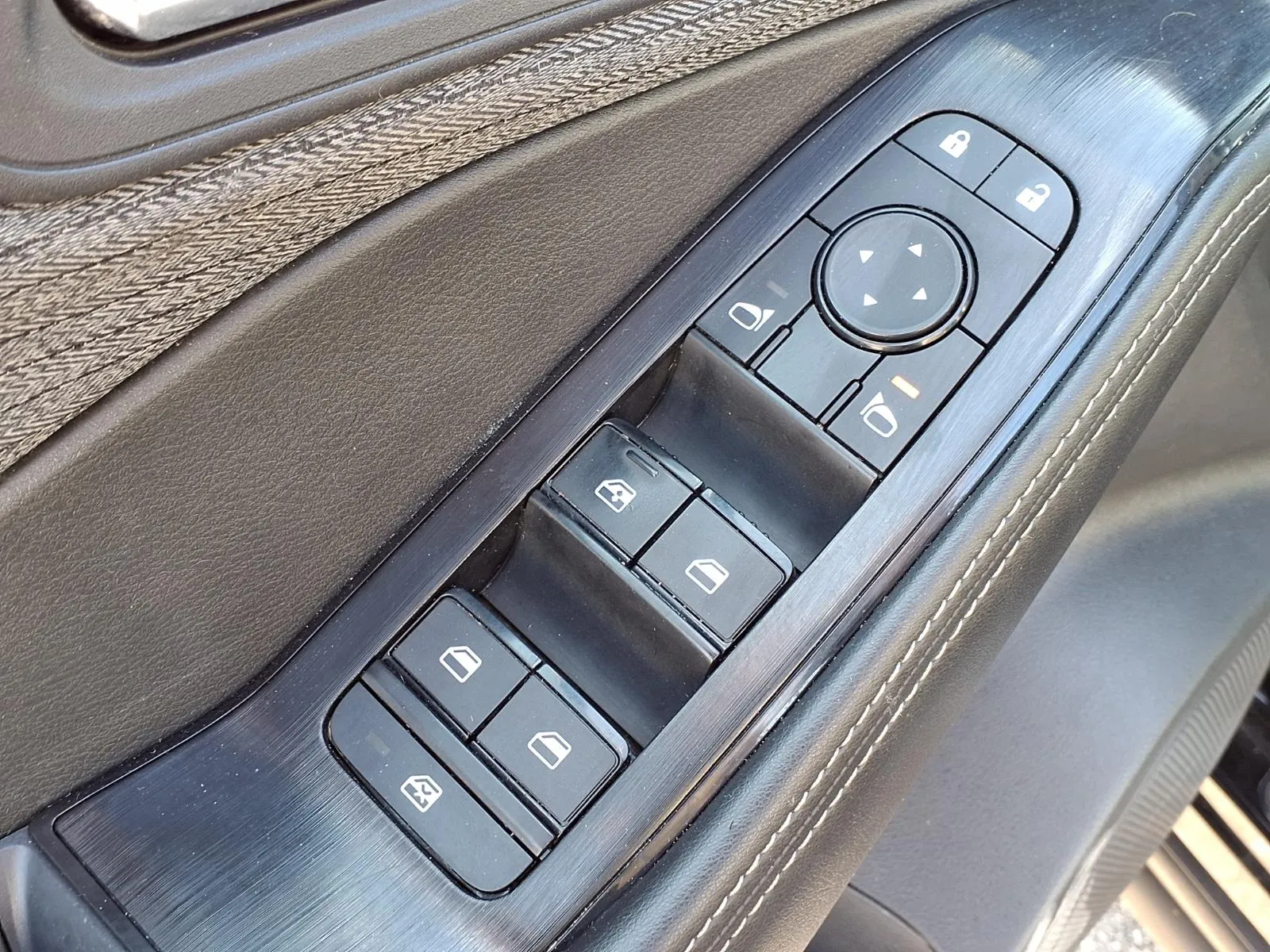 Nissan Rogue photo 4