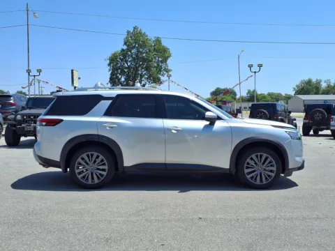 Photos of 2022 NISSAN PATHFINDER SL for sale in Chickasha, OK at Bryan's Car Corner Chickasha