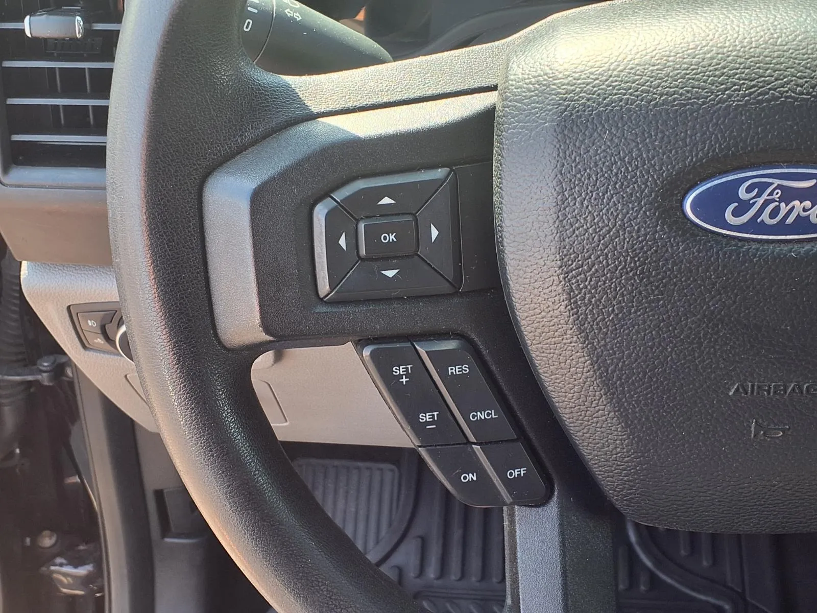 Ford F-150 photo 7