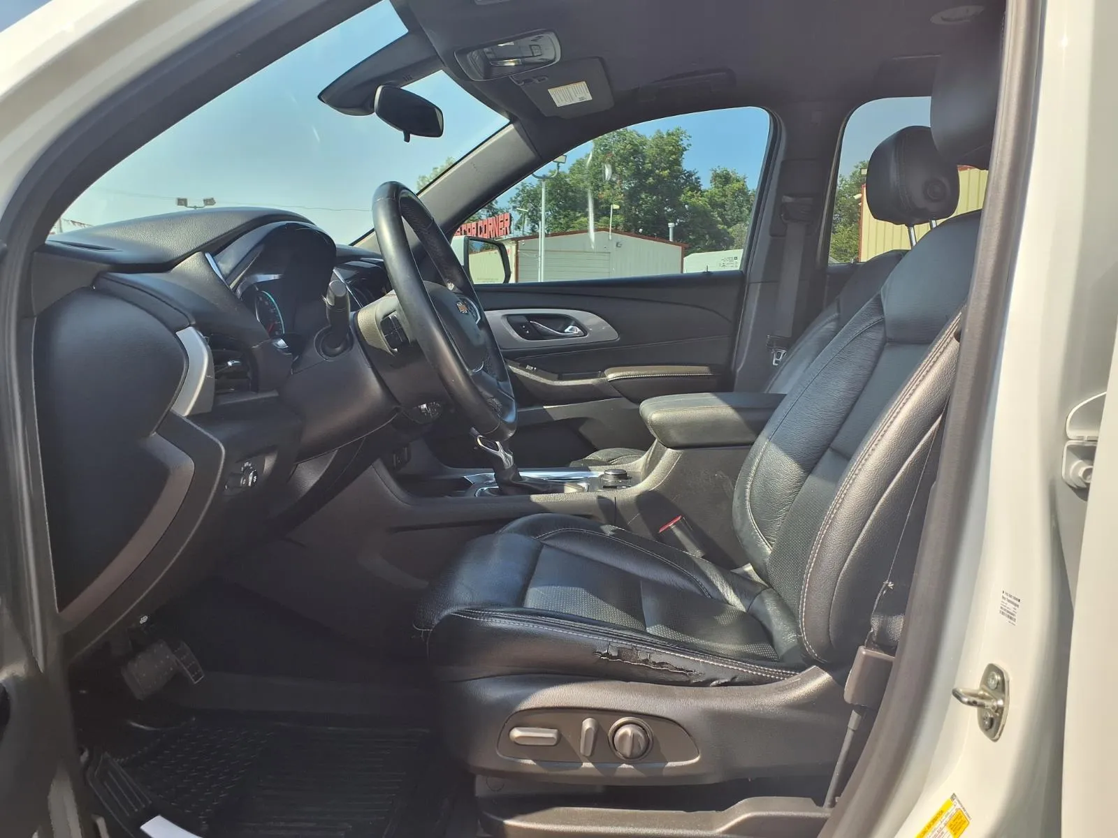 Chevrolet Traverse photo 12