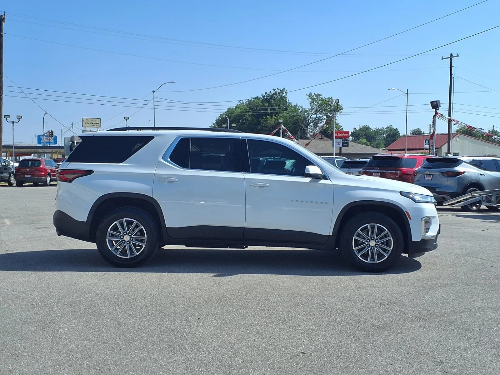 Chevrolet Traverse photo 2