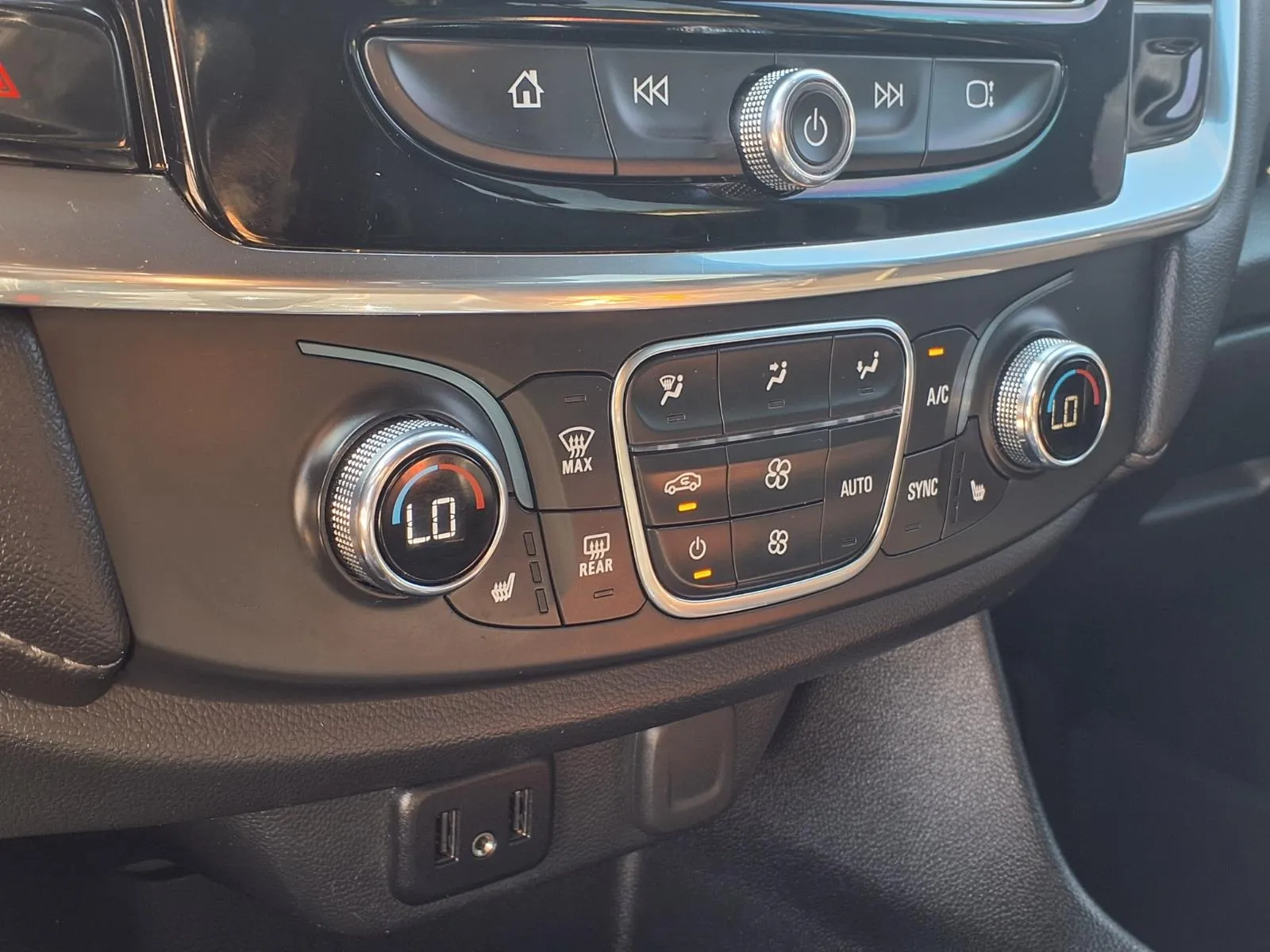 Chevrolet Traverse photo 8