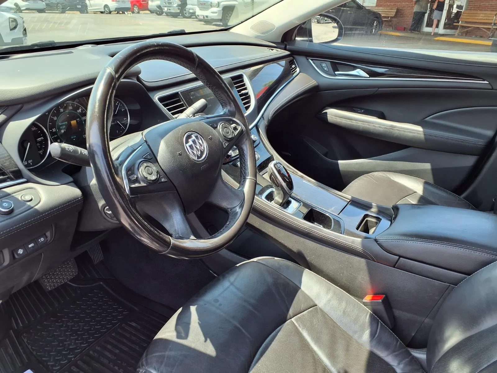Buick LaCrosse photo 11