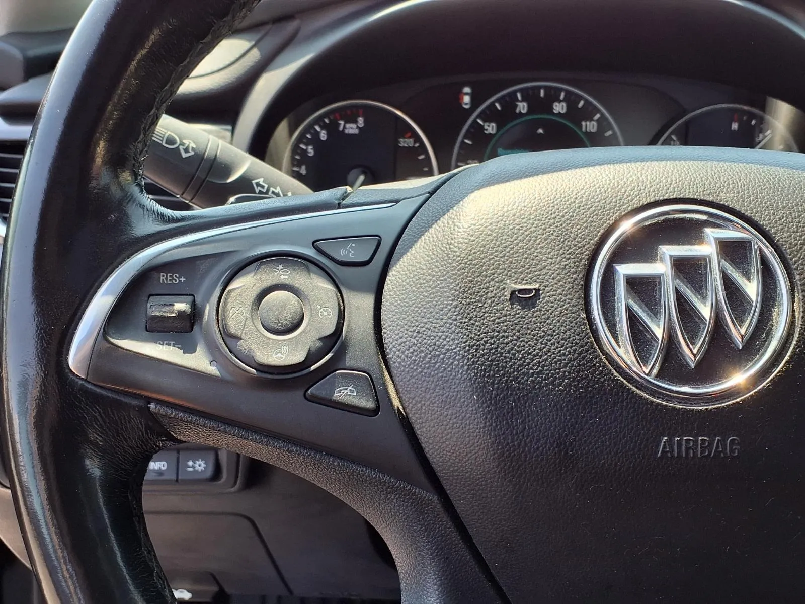 Buick LaCrosse photo 5