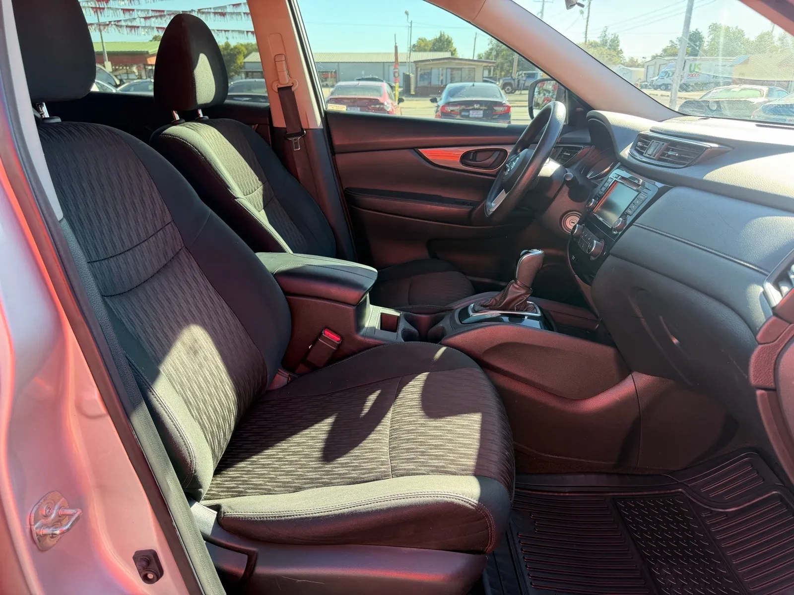 Nissan Rogue photo 12