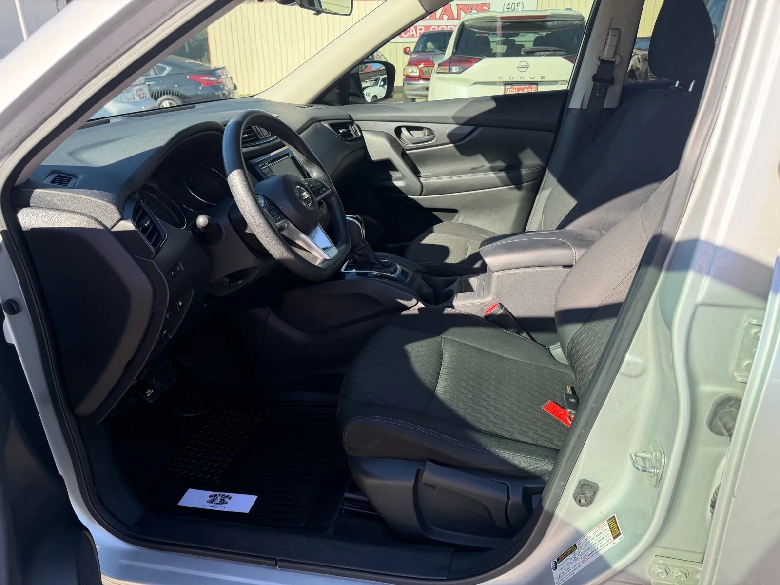 Nissan Rogue photo 9