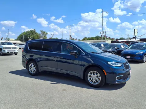 Photos of 2025 CHRYSLER PACIFICA SELECT for sale in Chickasha, OK at Bryan's Car Corner Chickasha