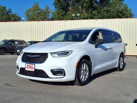 White 2023 CHRYSLER PACIFICA TOURING L for sale in Chickasha, OK