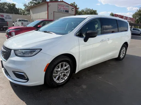 White 2023 CHRYSLER PACIFICA TOURING L for sale in Chickasha, OK