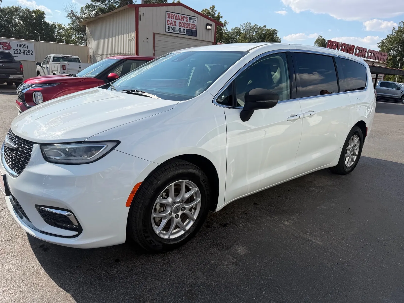 White 2023 CHRYSLER PACIFICA TOURING L for sale in Chickasha, OK