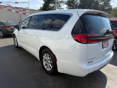 Photos of 2023 CHRYSLER PACIFICA TOURING L for sale in Chickasha, OK at Bryan's Car Corner Chickasha