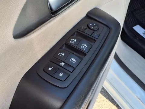 More photos of 2023 CHRYSLER PACIFICA TOURING L at Bryan's Car Corner Chickasha, OK