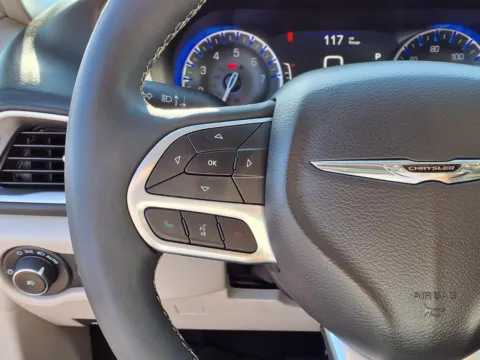 More photos of 2023 CHRYSLER PACIFICA TOURING L at Bryan's Car Corner Chickasha, OK