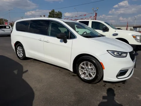 More photos of 2023 CHRYSLER PACIFICA TOURING L at Bryan's Car Corner Chickasha, OK