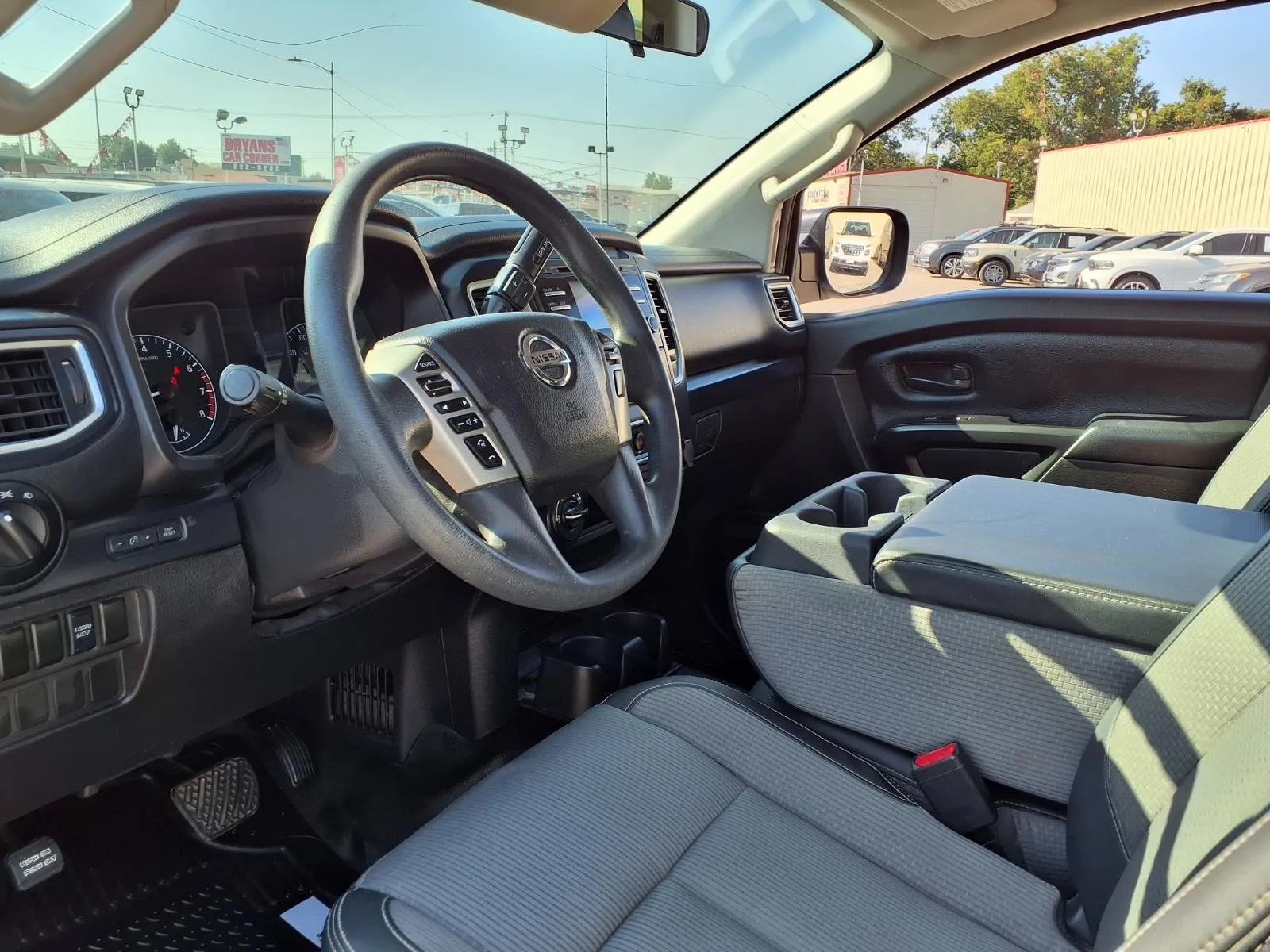 Nissan Titan photo 10