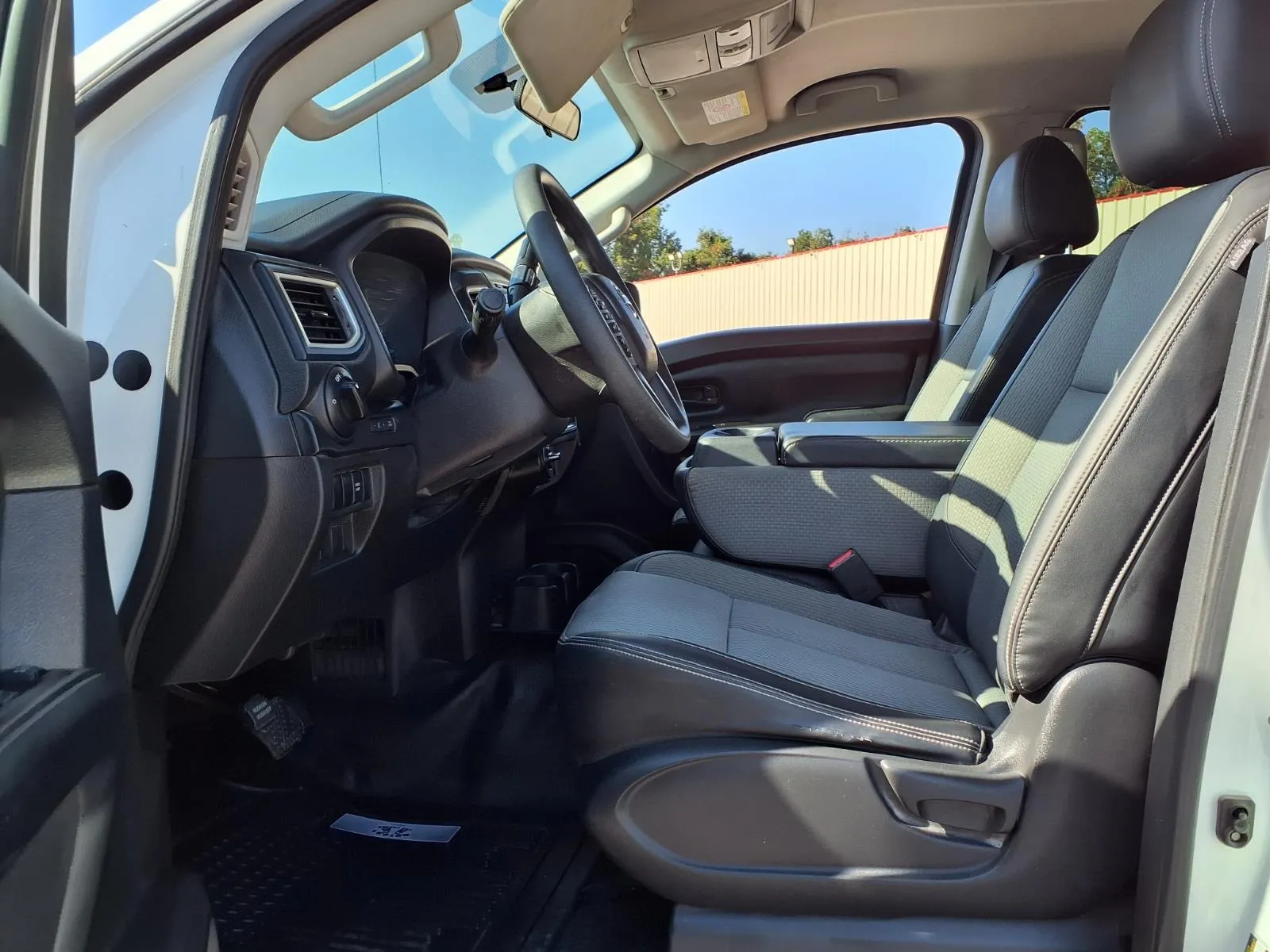 Nissan Titan photo 11