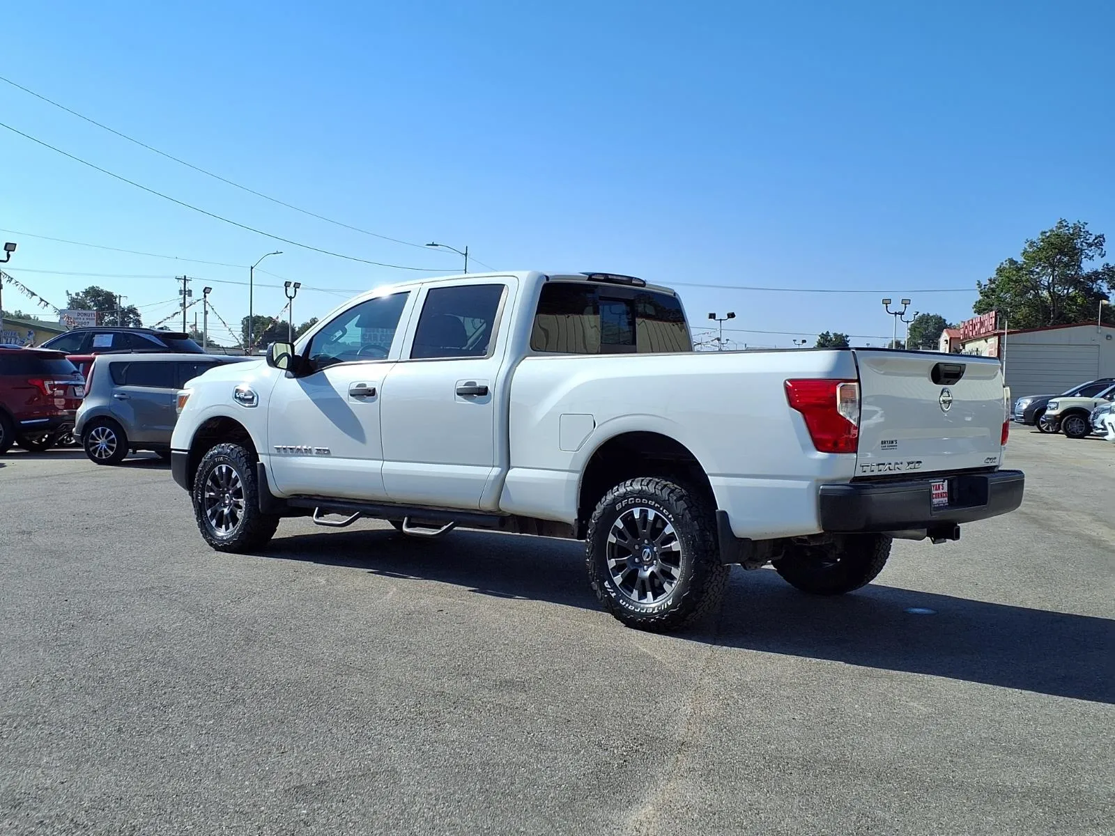 Nissan Titan photo 16