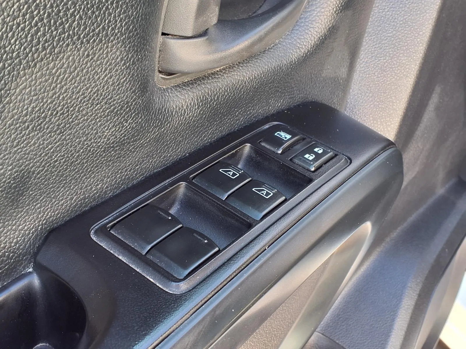 Nissan Titan photo 4