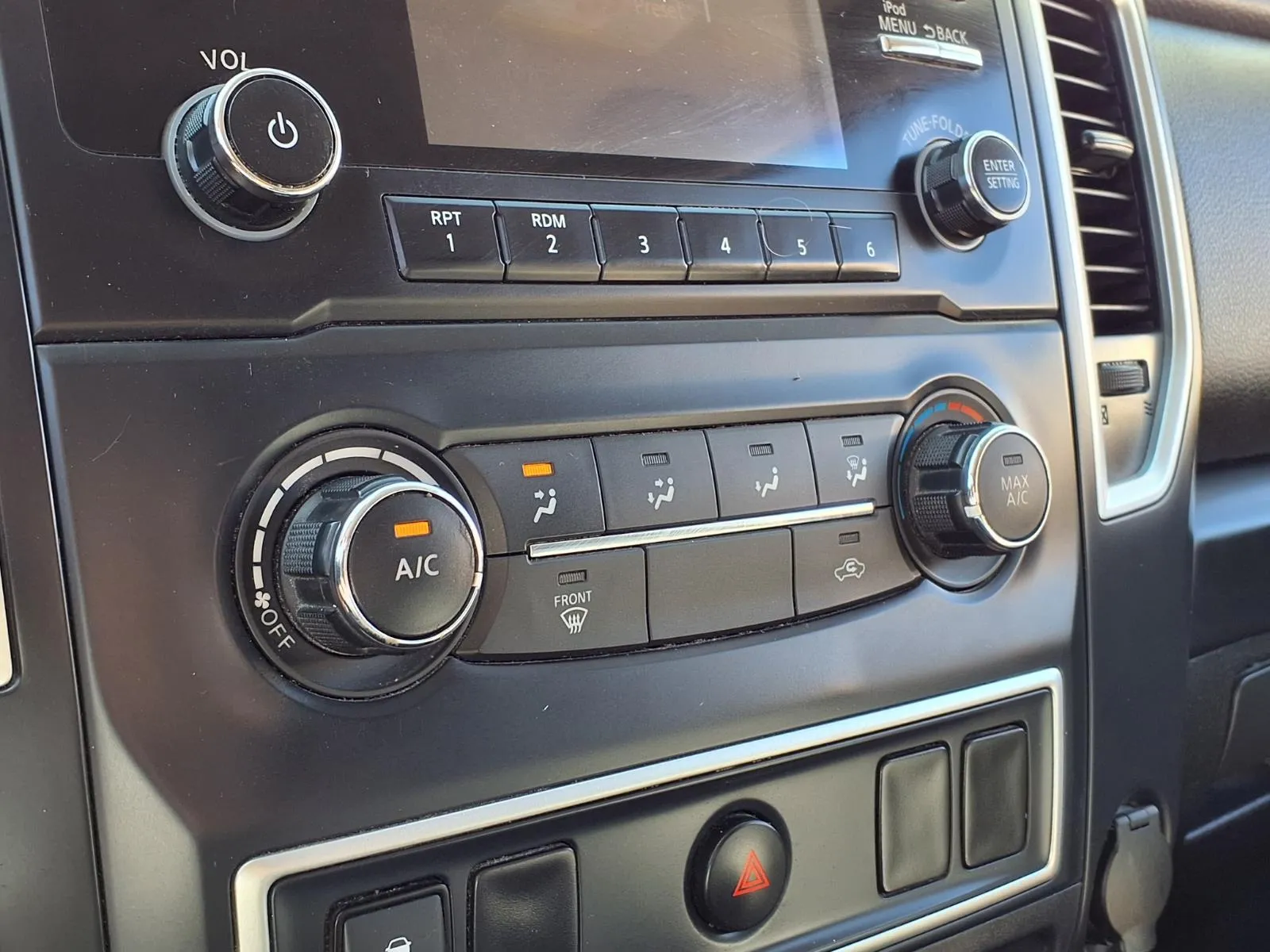 Nissan Titan photo 8