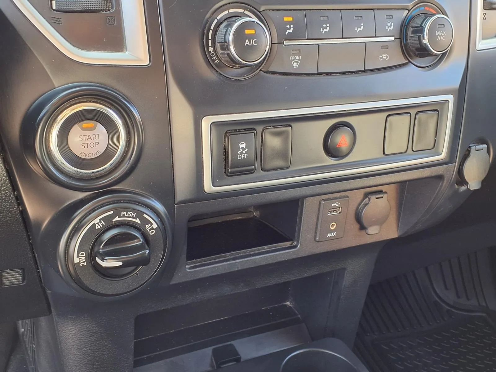 Nissan Titan photo 9