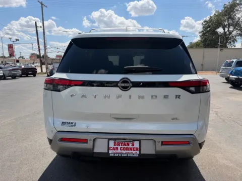 More photos of 2022 NISSAN PATHFINDER SL at Bryan's Car Corner Chickasha, OK
