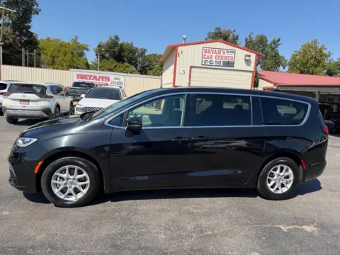 Photos of 2023 CHRYSLER PACIFICA TOURING L for sale in Chickasha, OK at Bryan's Car Corner Chickasha