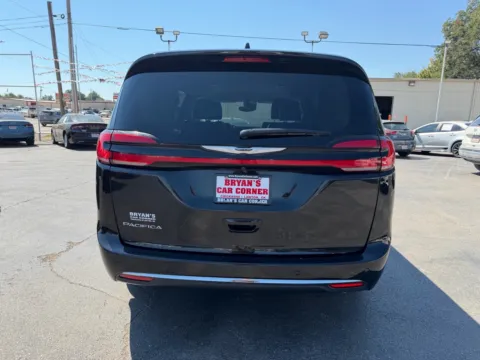More photos of 2023 CHRYSLER PACIFICA TOURING L at Bryan's Car Corner Chickasha, OK