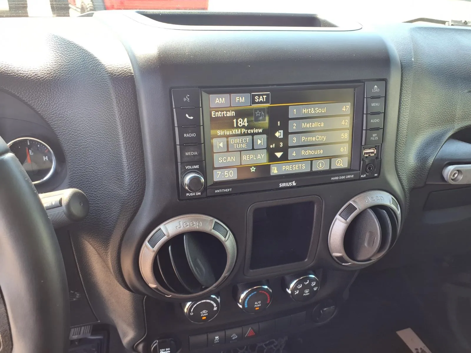 Jeep Wrangler photo 8