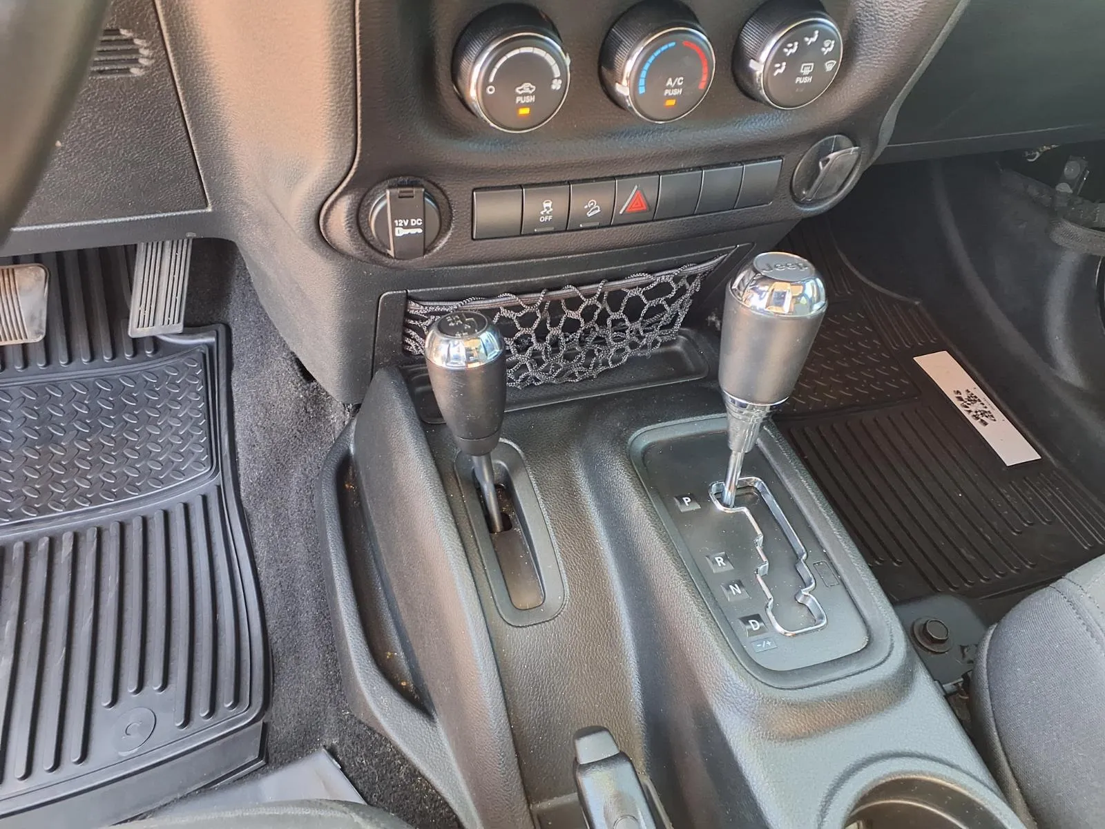 Jeep Wrangler photo 9