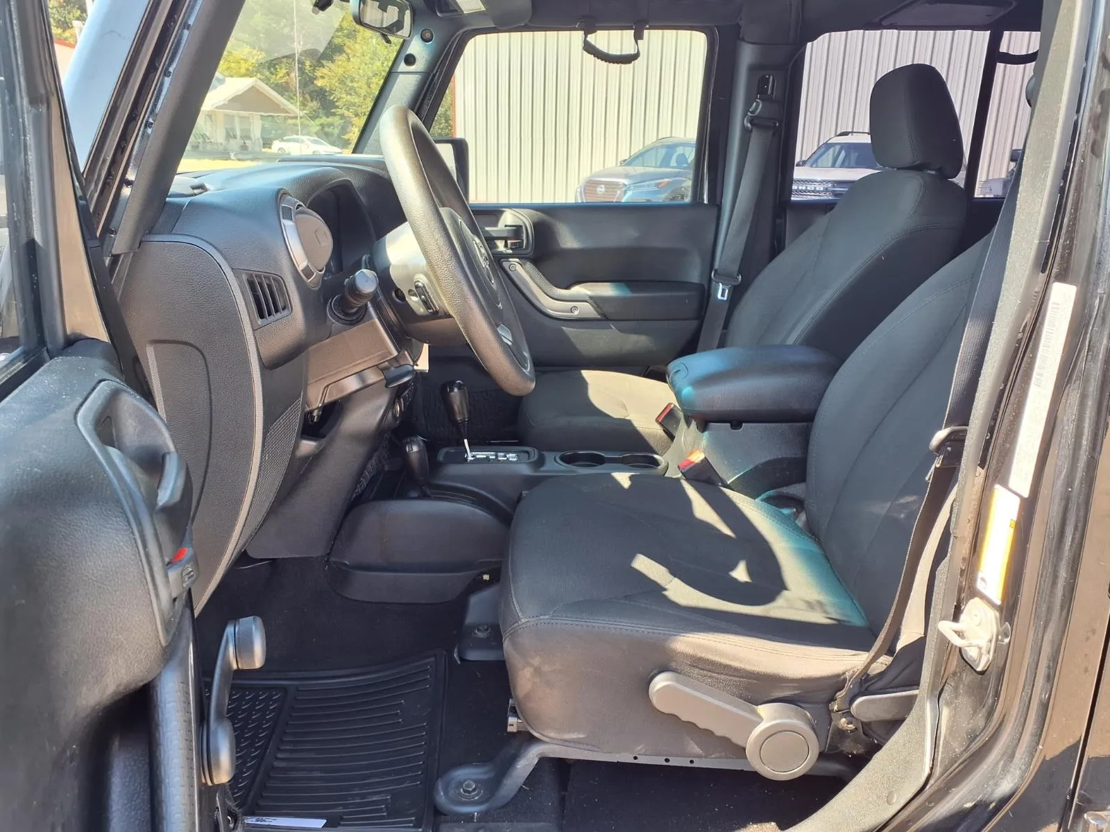 Jeep Wrangler photo 11